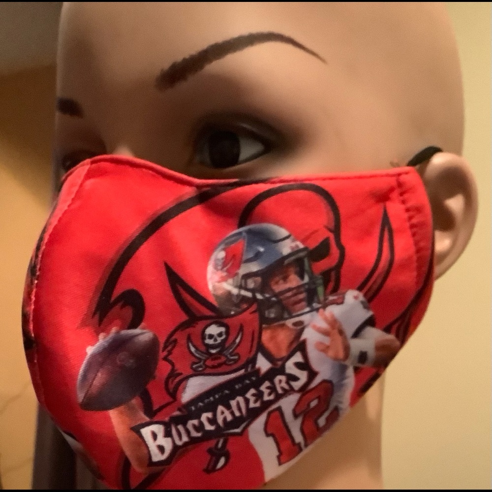 Bucs mask! Brady 12